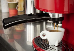 Pflege von Kaffeevollautomaten: Regelmäßig und von Anfang an
